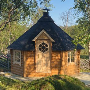 Grillhytte C 10 kvm. 138 cm veggh�yde, Med grill, benker, pipe